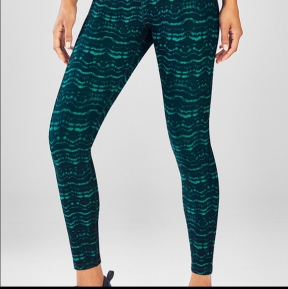 Fabletics Green Patterned Leggings - Picture 2 of 5